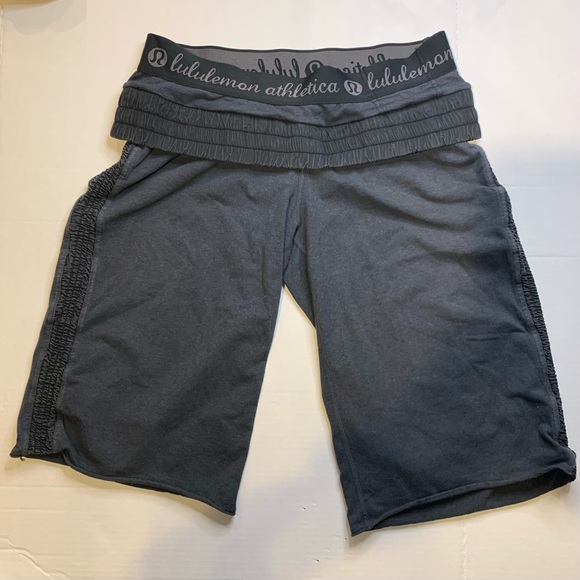 lululemon athletica Other - Lululemon fold down Logo shorts